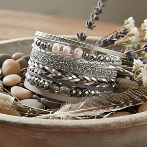 Boho-Chic Multilayered Beaded Trendy Silver Bracelet Vegan Leather & Pearls ✨